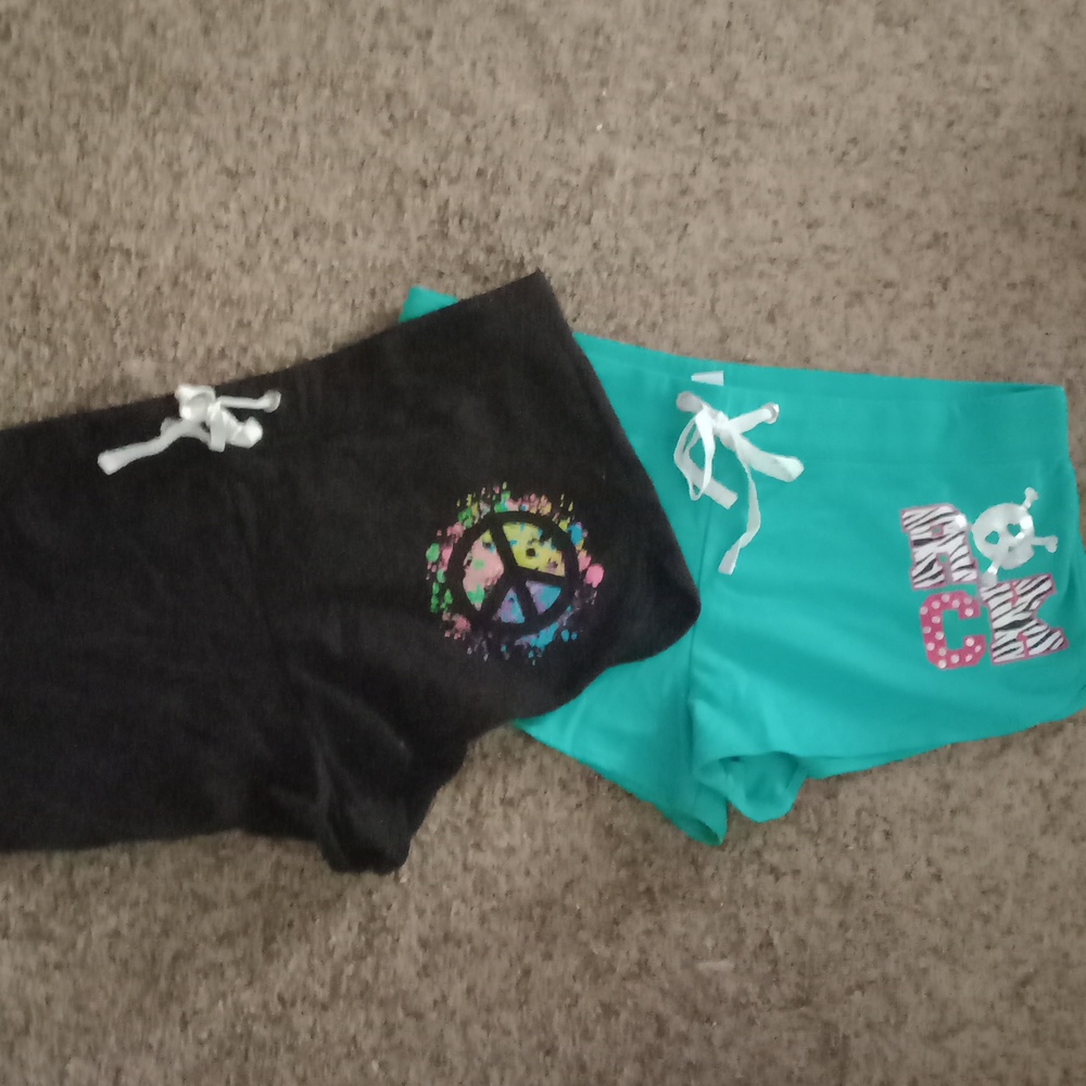 🧘‍♀️ 2 pair lounge shorts